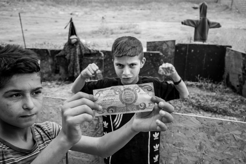  تصوير الكساندر افونسو - نازحون ايزديون لا يملكون شيئا لكنهم يهبون كل شيء 